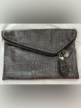Henri Bendel Envelope Clutch w/Chain Strap. MISSING A ZIPPER PULL but functional